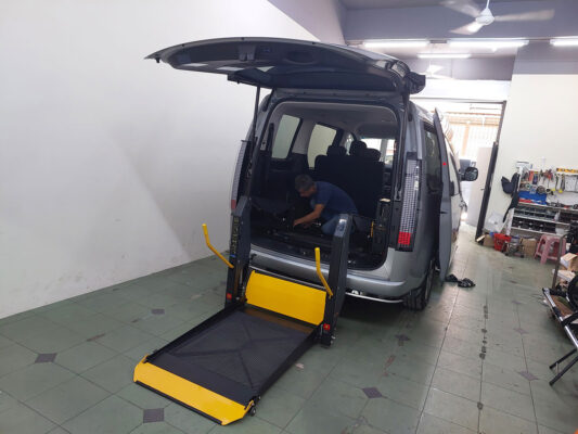 wheelchair lift car